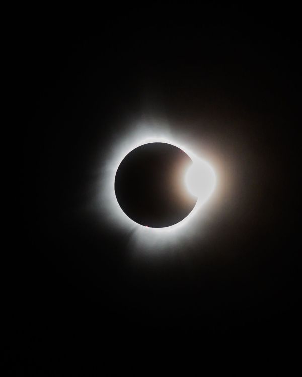 Observez l’éclipse solaire du 12 août 2026
